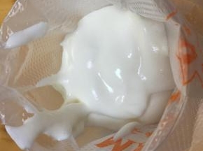 装入裱花袋里，这时需要打开烤90度预热10分钟