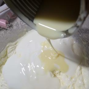 加入炼奶调节口味！