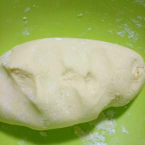 揉成面团！不干不湿即可