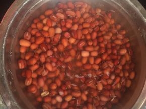 红豆浸泡一夜