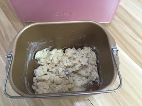 1. 所以材料投进面包机桶（东菱T15w）启动和面程序