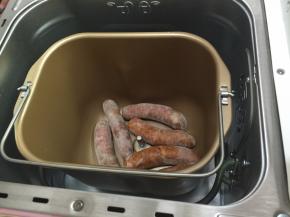 5. 码在面包机桶启动烘烤25分，烤好后晾凉备用