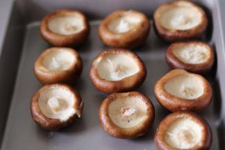 香菇去掉角，清洗干净。