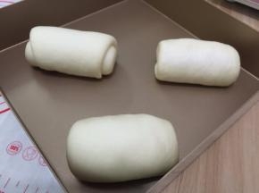 12. 码在烤盘上，室温发酵至1.5倍大
（冬天就要放到烤箱调至发酵区发酵至1.5倍大）