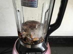 加水至1100g的水位线；