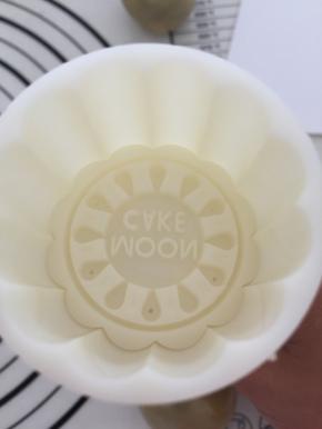 放入自己喜欢的花片；