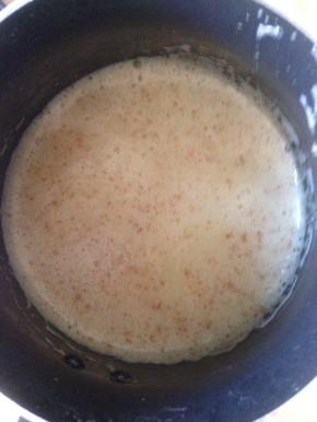 煮至颜色金黄 有黄油焦化的榛子香味出现 时间根据火候和锅的大小自行掌握 别煮过了糊了不好吃