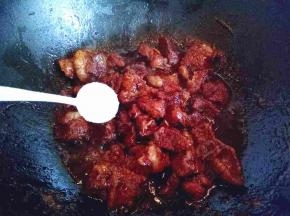 40分钟过肉酥软，调味可以出锅。