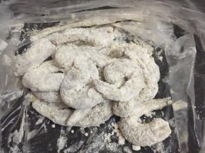 5. 摇至玉米淀粉包裹住虾（如图）