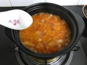 加适量盐调味。