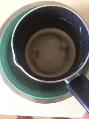 迅速把锅离火 放到冷水盆里降温