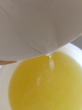 融化后加入水饴 搅拌均匀