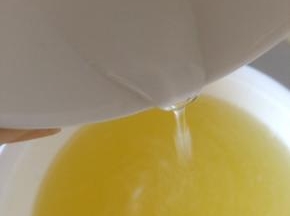 融化后加入水饴 搅拌均匀
