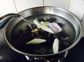 倒入准备好的开水