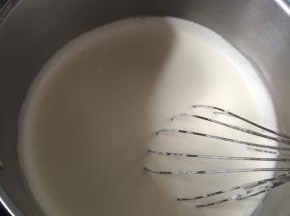 新用小火加热，边煮边搅拌至乳糊状