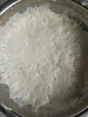 发好以后表面会有很多蜂窝。