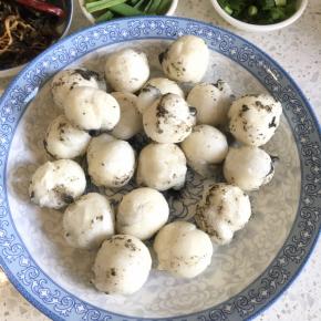 炸到汤圆有点流心熟了捞出沥油