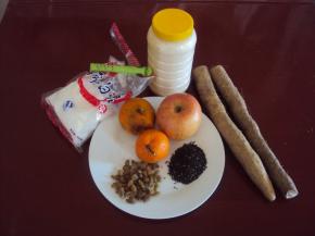 准备原材料：山药、黑芝麻、葡萄干、白糖、蜂蜜、苹果、橘子