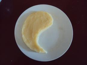 在盘中码出一半太极的样子