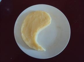 在盘中码出一半太极的样子