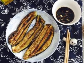 如果觉得淡，可以沾着汤汁吃，汤汁也是熟的，或者可以倒在上面，