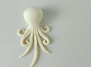 再用筷子整理下形状，凹出小卷卷。