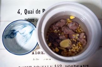 加入两碗半清水。