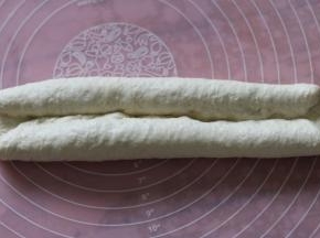 下面同上，卷起压紧结合处。