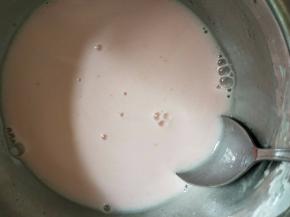 搅拌成粉色粉浆。