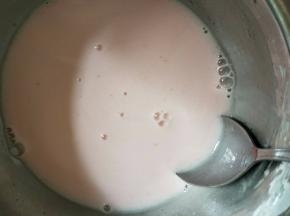 搅拌成粉色粉浆。