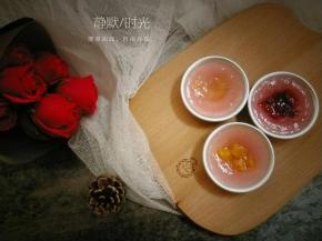 这是粉红色的草莓味钵仔糕。