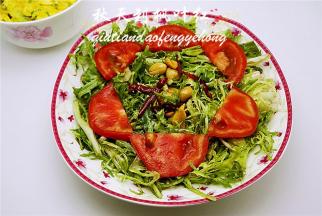 上面摆放一些蕃茄做装饰