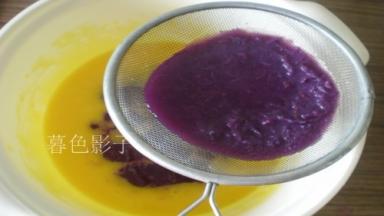放过筛稀释的紫薯泥、