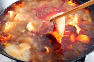 再放入鱼肉片。