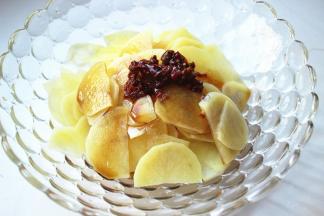 加入醋生抽等调料。