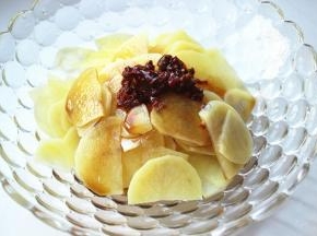 加入醋生抽等调料。