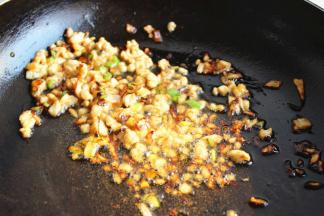 炒到这种程度，焦黄喷香。