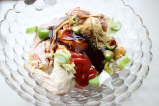 加入蚝油，番茄酱五香粉和盐以及蜂蜜。