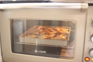 送入烤箱，180度中层烤15分钟。