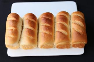 出炉即可脱模，放冷却架凉透。