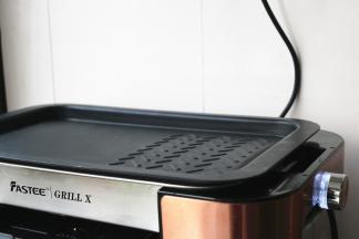 烤盘开到最大火力，开始预热。