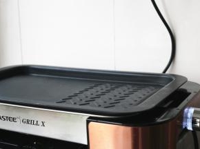 烤盘开到最大火力，开始预热。