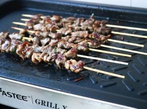 因为切的比较薄，差不多翻两三次就可以了。