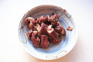 拌匀后腌制10分钟。