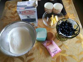 准备好所用原料，低粉过筛。