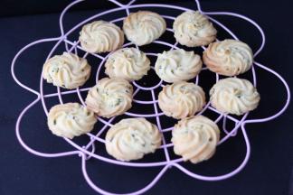 出炉放冷却架凉透。