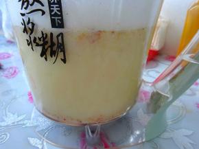 启动米糊机，米糊档位，20分钟后自然打磨成细腻的玉米糊状态