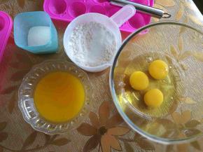 准备好所用原料，黄油融化成液态。