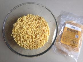 脱皮绿豆浸泡一晚