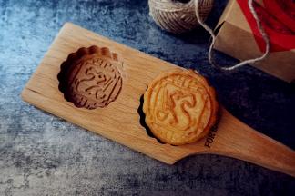 继续烘烤15分钟左右。晾凉后装入密封盒里，回油两天后再品尝。